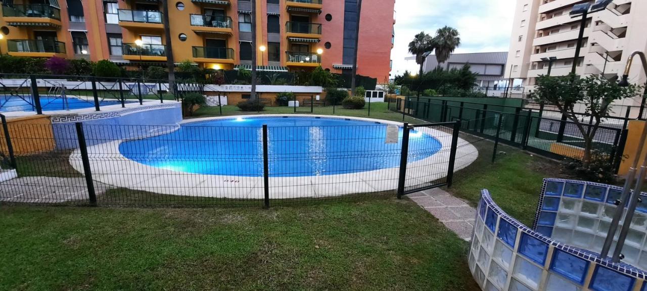 Impresionante Primera Linea De Playa, Bajondillo Beach Torremolinos Buitenkant foto